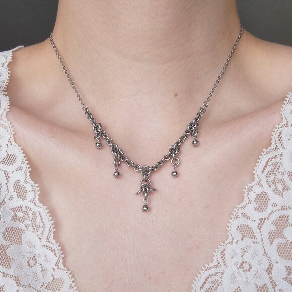 Gothic princess chandelier silver chainmail necklace with a small silver chain - Picture 1 of 11